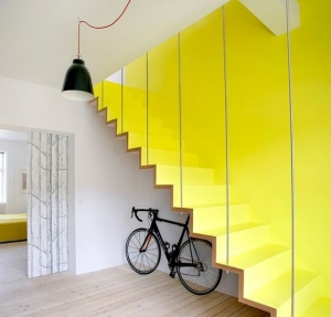 escalier jaune